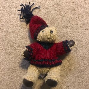 HUGFUN INTERNATIONAL PLUSH BEAR STUFF ANIMAL WITH HAT AND SWEATER. 8”